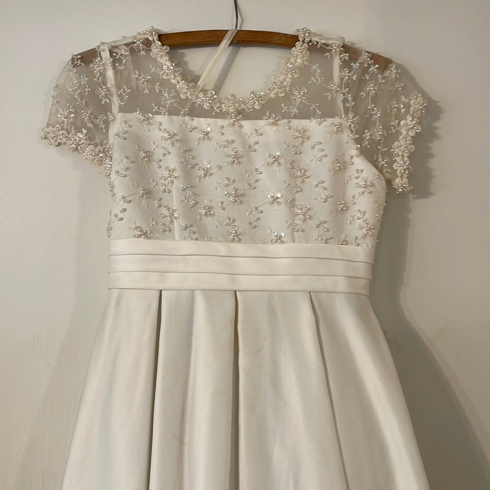 Lilacs and Pearls Junior Bridesmaid/ Flower Girl Dress Girls Size 14